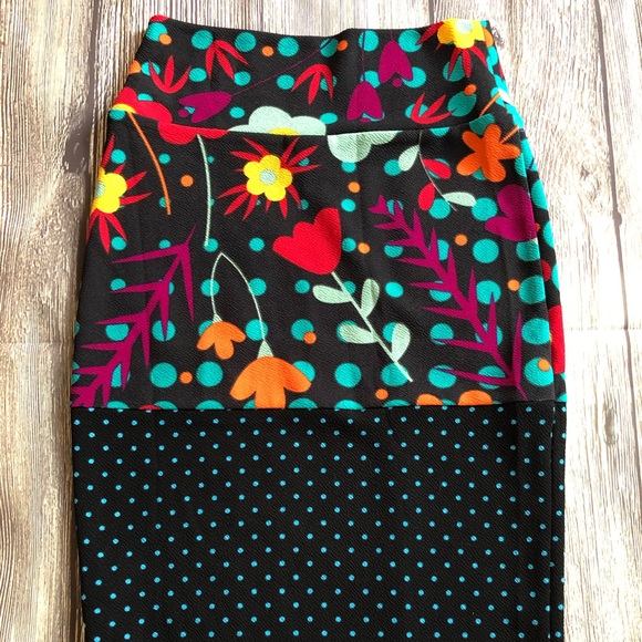 LuLaRoe Dresses & Skirts - LulaRoe XS Cassie Skirt